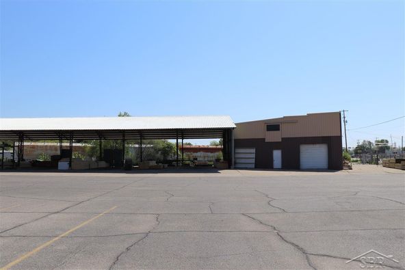 420 W 5th St, Clare, MI 48617